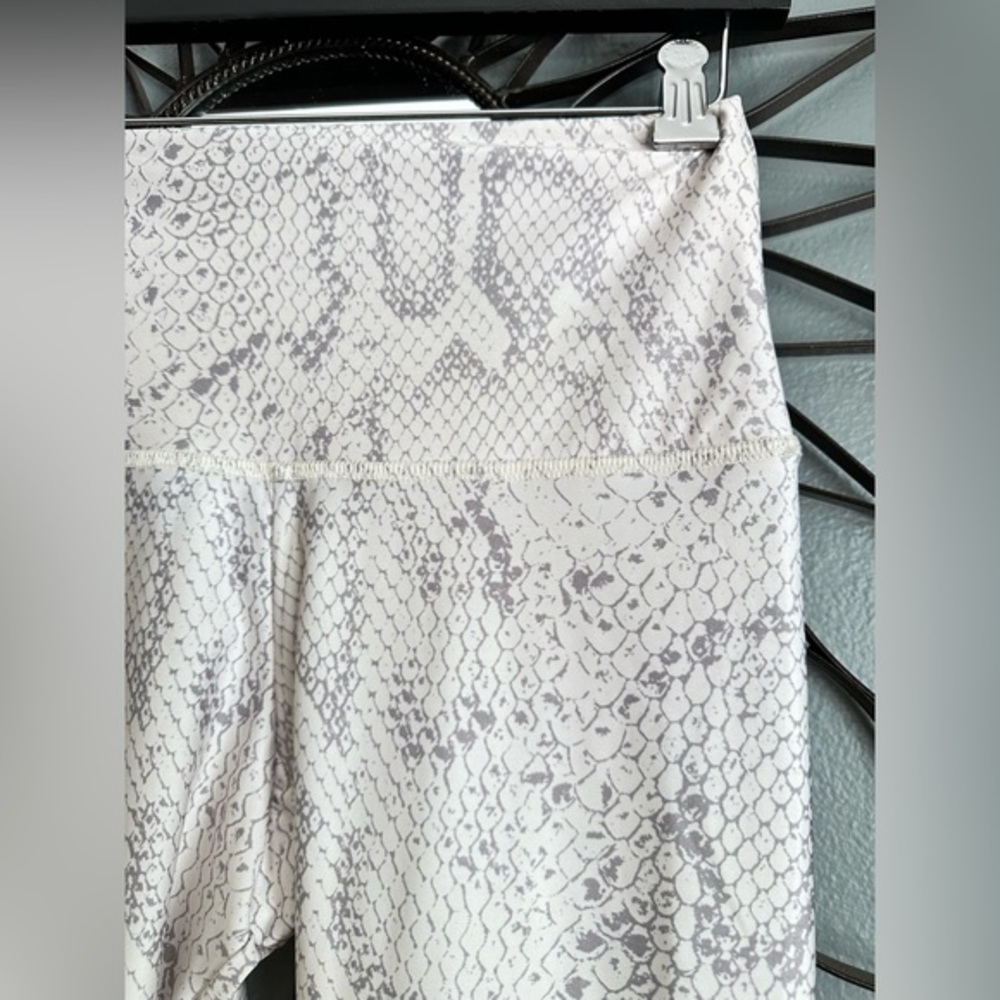 Onzie snake‎ print LeggingsS/m - Picture 5 of 7